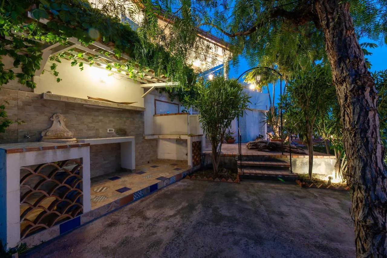 Villa With Pool & Jacuzzi Taormina Italy